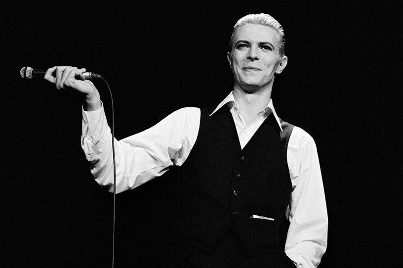 在基吉·星团时期的四年后,大卫·鲍伊新的形象变成了"瘦白公爵".