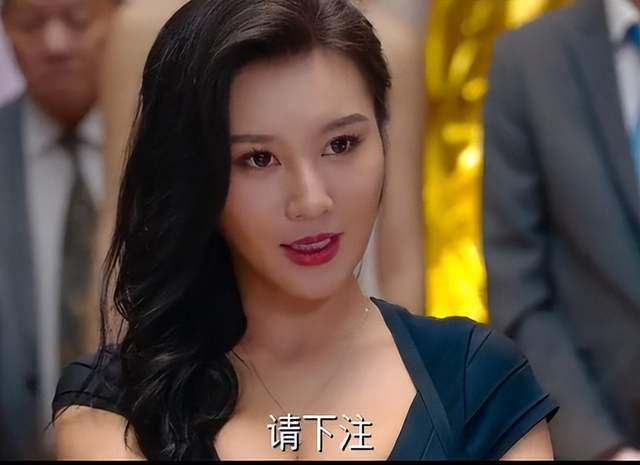 2015年,樊玲在周润发主演的电影《澳门风云2》出任新"晶女郎".