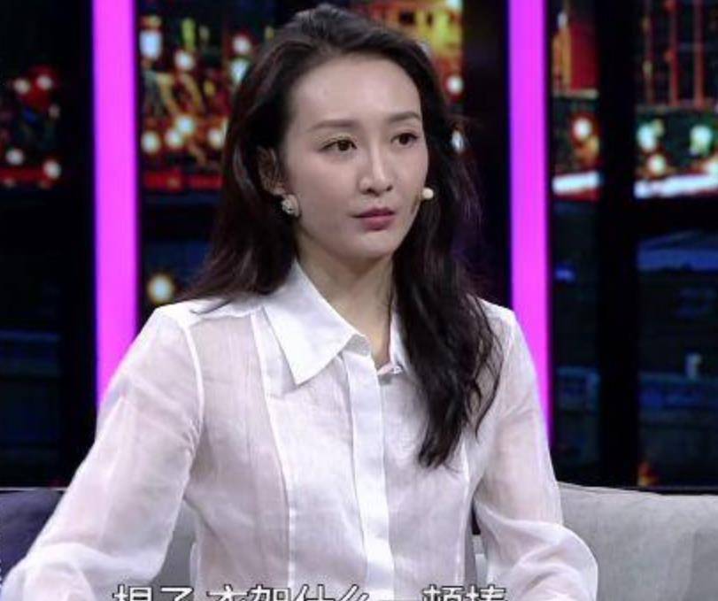 王鸥妈妈高颜值亮相,身材不输年轻人,关心女儿婚恋,对王凯满意_母亲