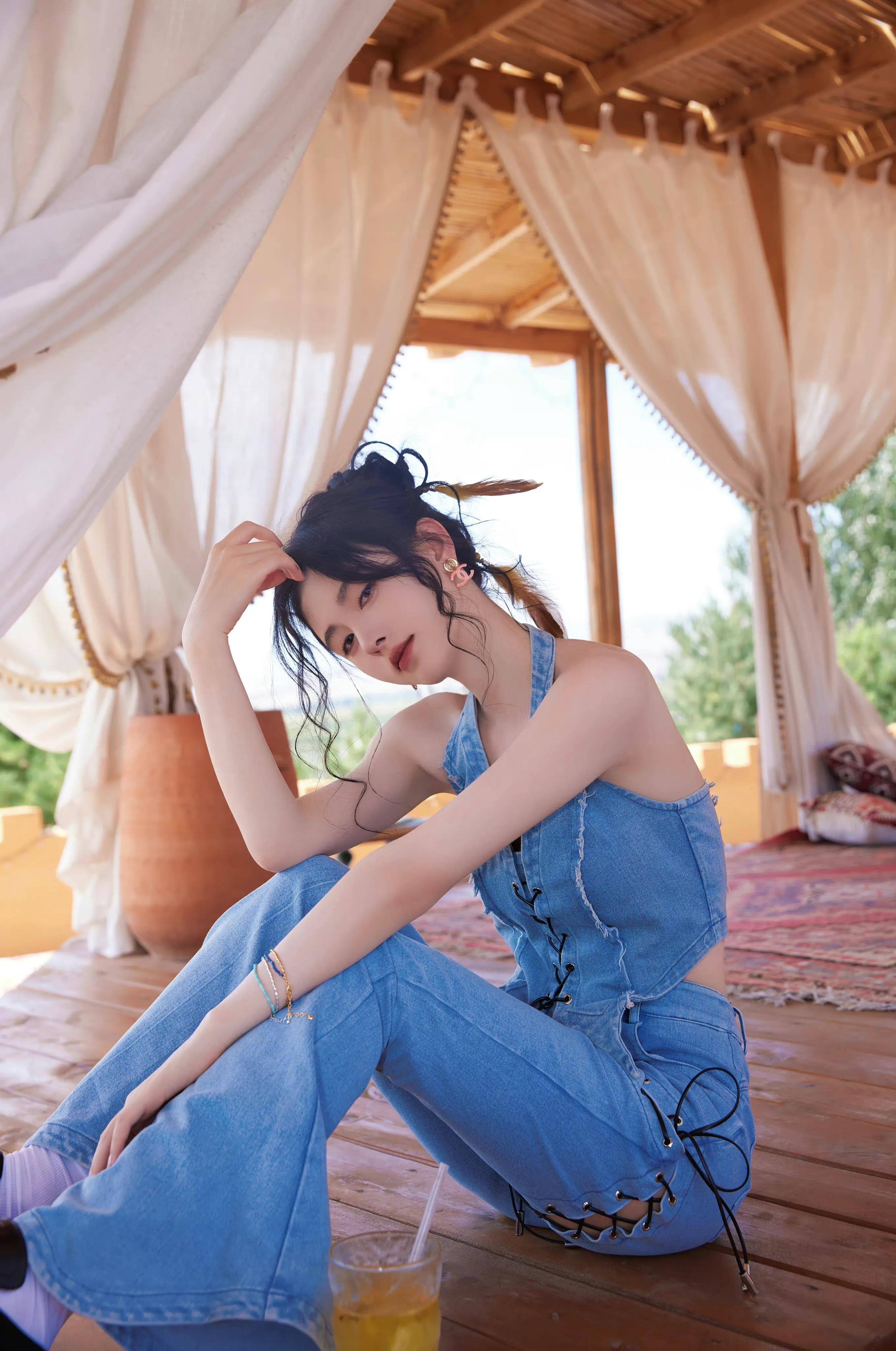 鞠婧祎"美貌营业"了!