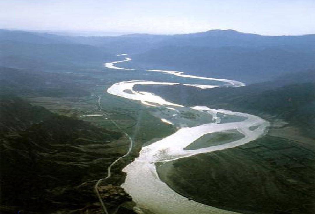 中国有一条河流，流域比长江长，流量是黄河7倍，你知道是哪吗？