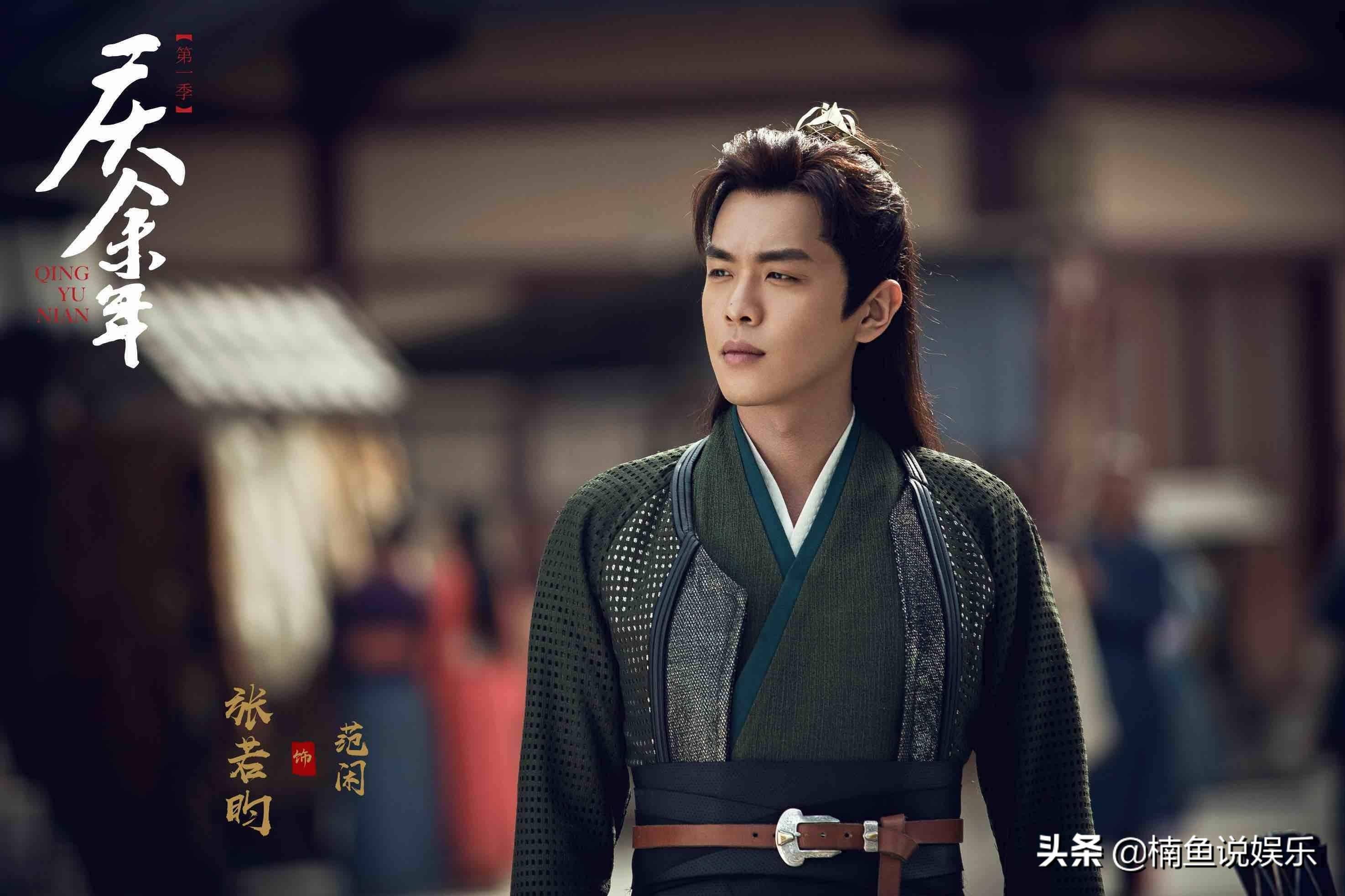 张若昀慵懒感大片来袭,穿毛衣优雅随意,微微一笑很温柔_时尚_气质