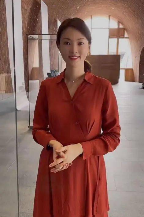 刘芳菲摘菜都像极了名媛,44岁单身还这么优秀,坦言独居也幸福!