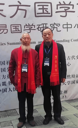 与中国易学研究会副会长赵喜任师父在一起阳宅实战堪舆阴宅风水堪舆
