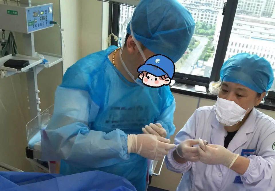 为新生命“剪彩” 舟山医院产科推出爸爸为新生儿剪脐带服务