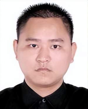 镇陆落村人4, 李廷龙,男,绰号:四眼龙,1975年5月28日出生,广东省廉江