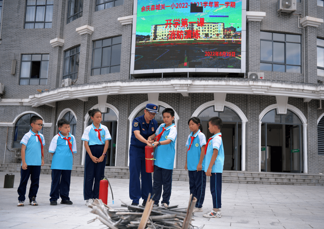 我光荣"的美好乐趣开学之际绥阳县城关中学组织全