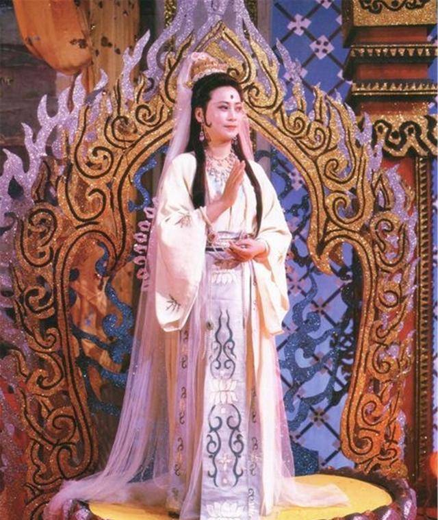 左大玢演观音菩萨时祥瑞连连,没人说得明白,不久她就信佛了_西游记