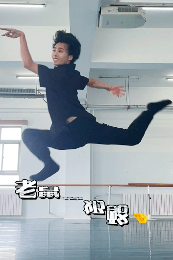 不管是龙抓手,莲花飘,还是蝎子掌,袋鼠跳,甚至是双峰贯耳,脑袋砸核桃