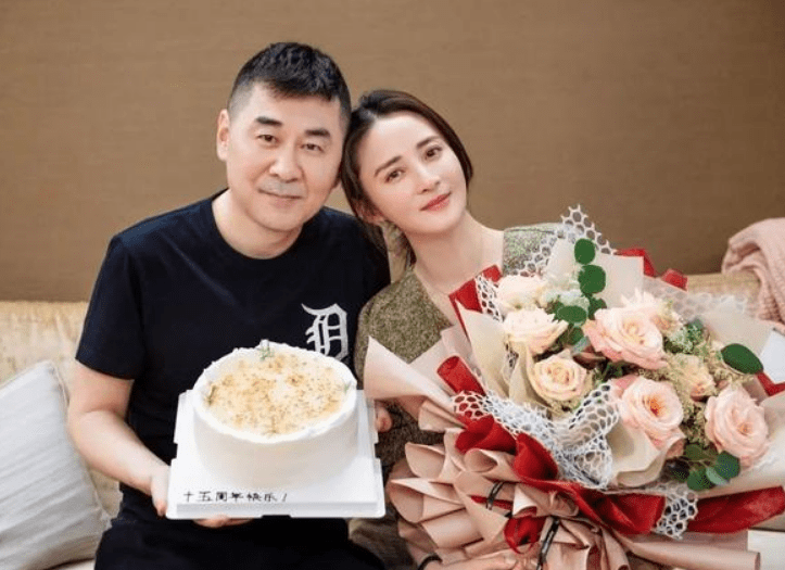 后来,蒋勤勤嫁给了陈建斌,并且生下了两个儿子,凑成了幸福的一家四口.