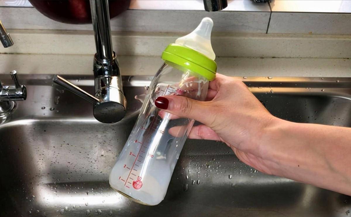 三种错误的奶瓶清洁方式,很多父母还在犯,你中招了吗？