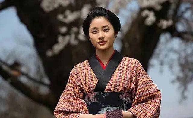 过日剧大赏中的最佳女配;在最初的几年时间里面;之后石原里美便不断地