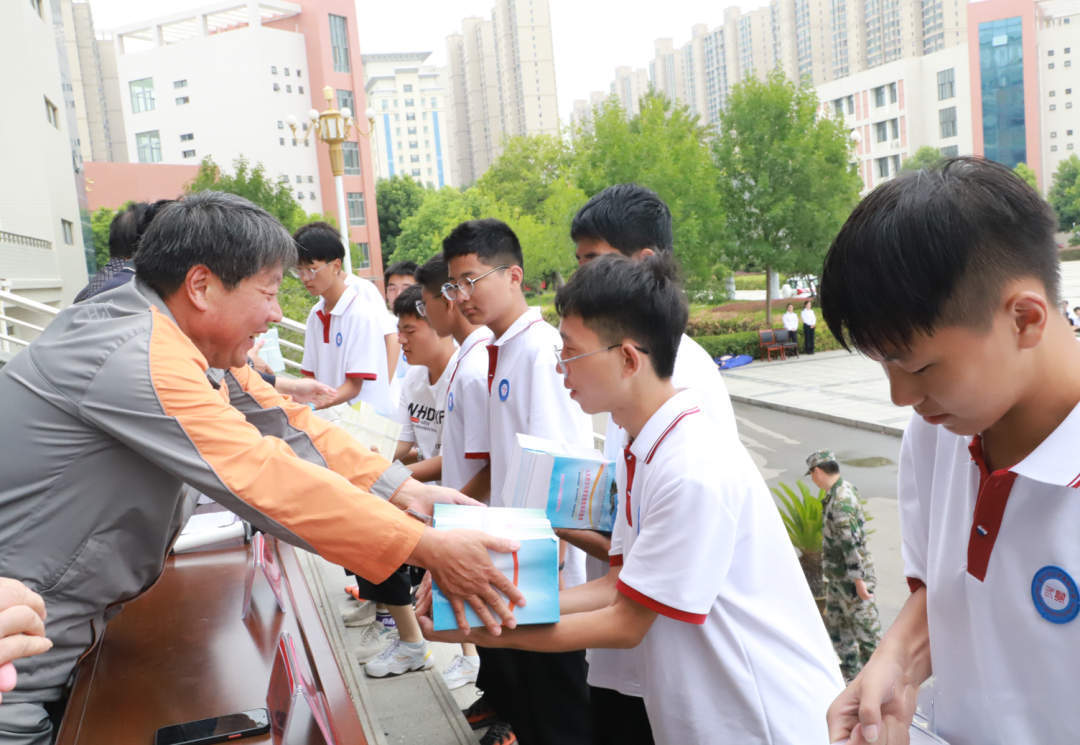 展演结束,三贤高中党总支书记宋红方表示,今天的这场疏散演练活动给我