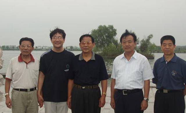 舰队的第十任政委,60岁升中将,63岁被降职,今年81岁_陈先锋_海军_我国