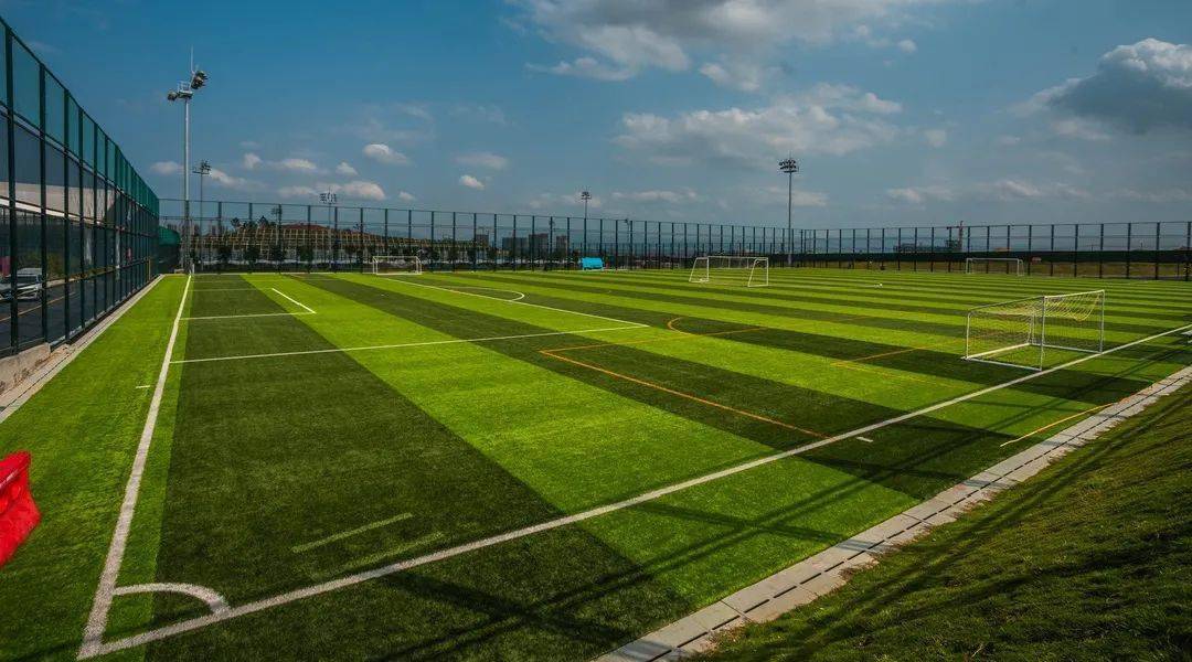 2022年横陂足球特色小镇"迎国庆"青少年足球邀请赛_进行_休闲_运动