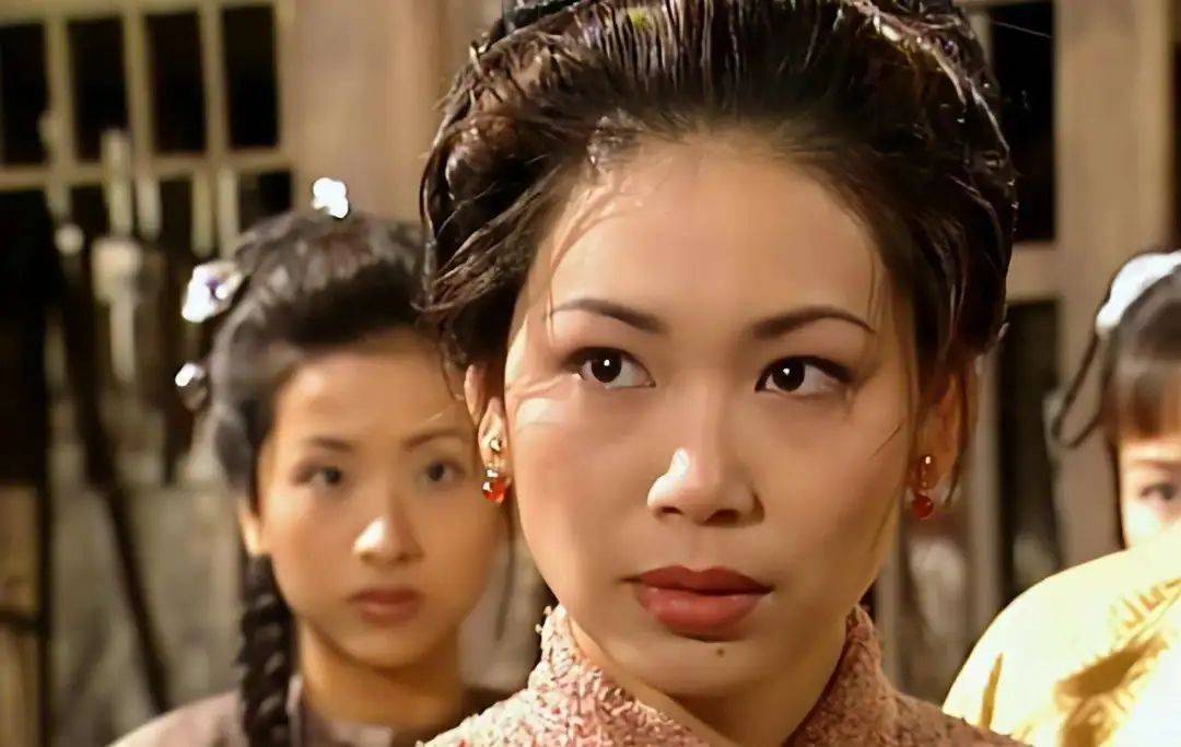 陈小春版《鹿鼎记》开播24年,7个老婆4个脸垮,陈奕迅老婆赢了_梁小冰