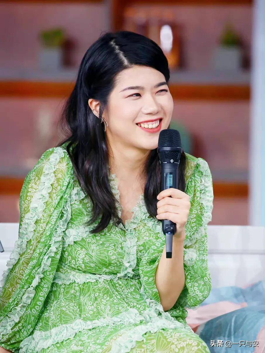 杨笠超越思文成为新的脱口秀女王了吗?_风格_来自_网络