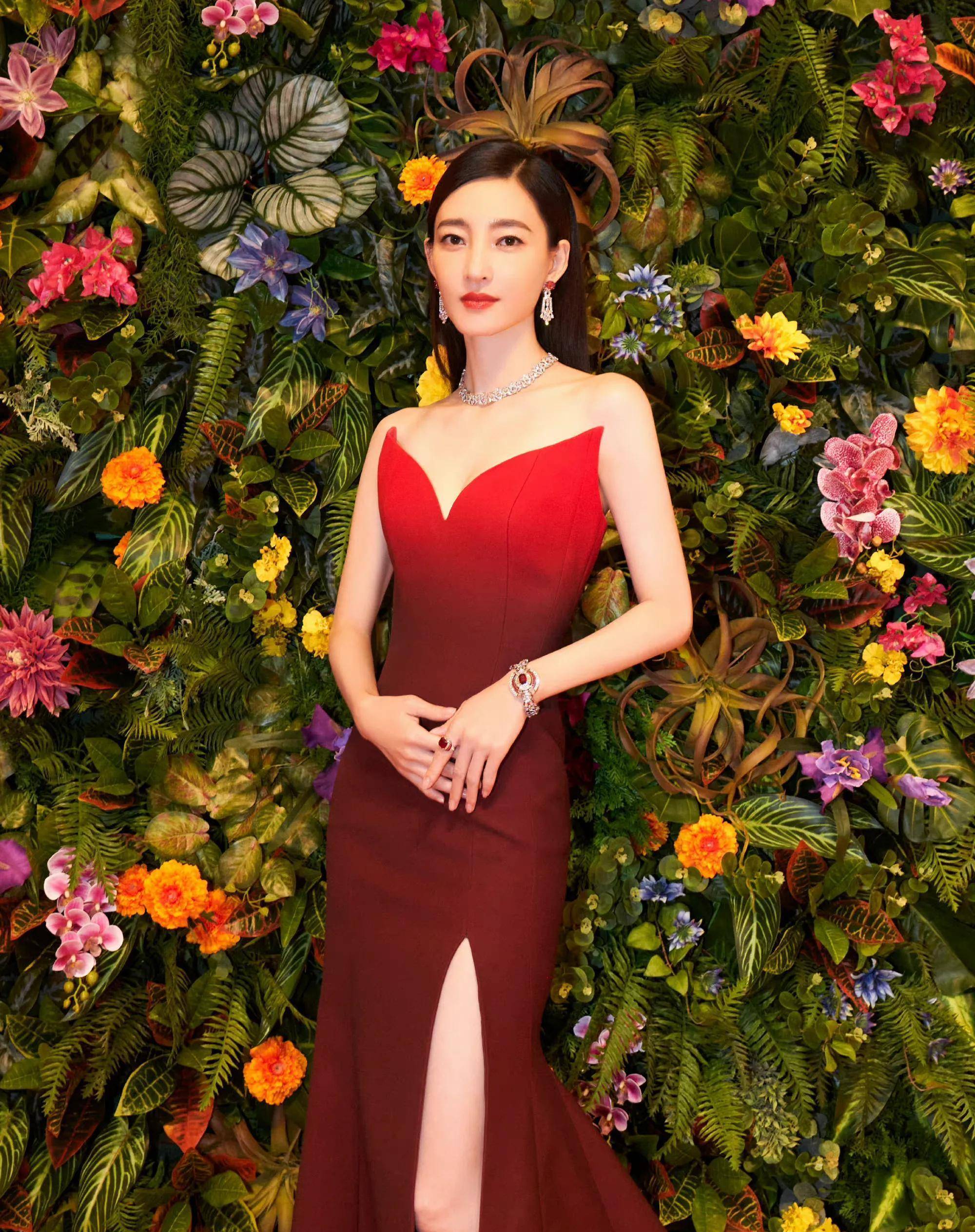2019芭莎慈善夜女星红毯造型大比拼，看看谁最美？
