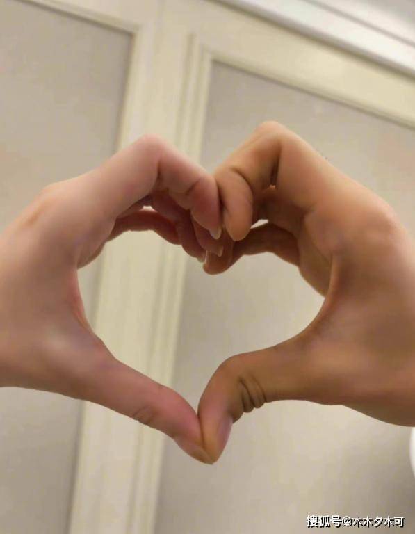 的,显然也是一位对生活颇有讲究的人,而且会做饭的男人,魅力格外大!