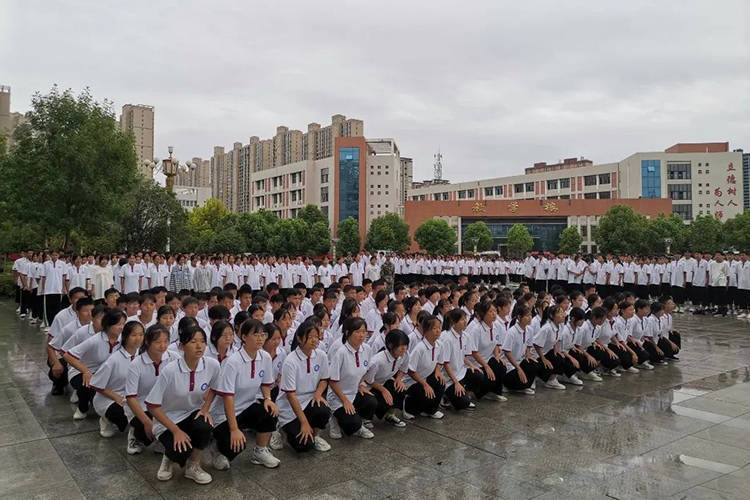 邓州市四高中校服图片