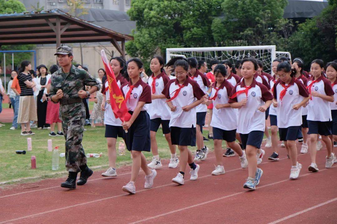 一辈子坚守:求真 向善 至美 ——杭州市下沙中学新生国防教育活动圆满