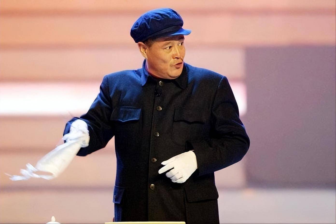 在春晚播出小品的今天,人们依然会热切期待赵本山,依然会翻出他以前的