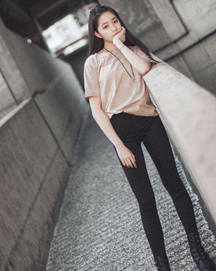 欧阳娣娣:颜值我输给了欧阳娜娜,但"月牙腿"可没有给家族丢人_身材