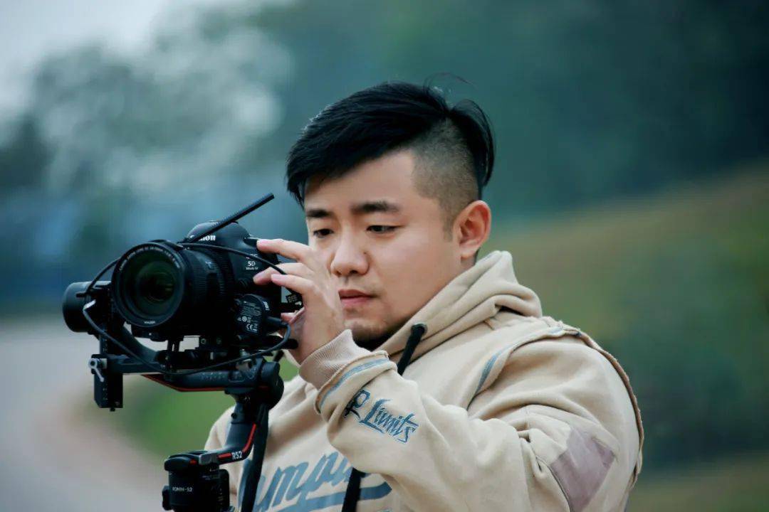 他拍下感动全网的"防火长城",背后细节更难忘_周瑄_重庆_山火