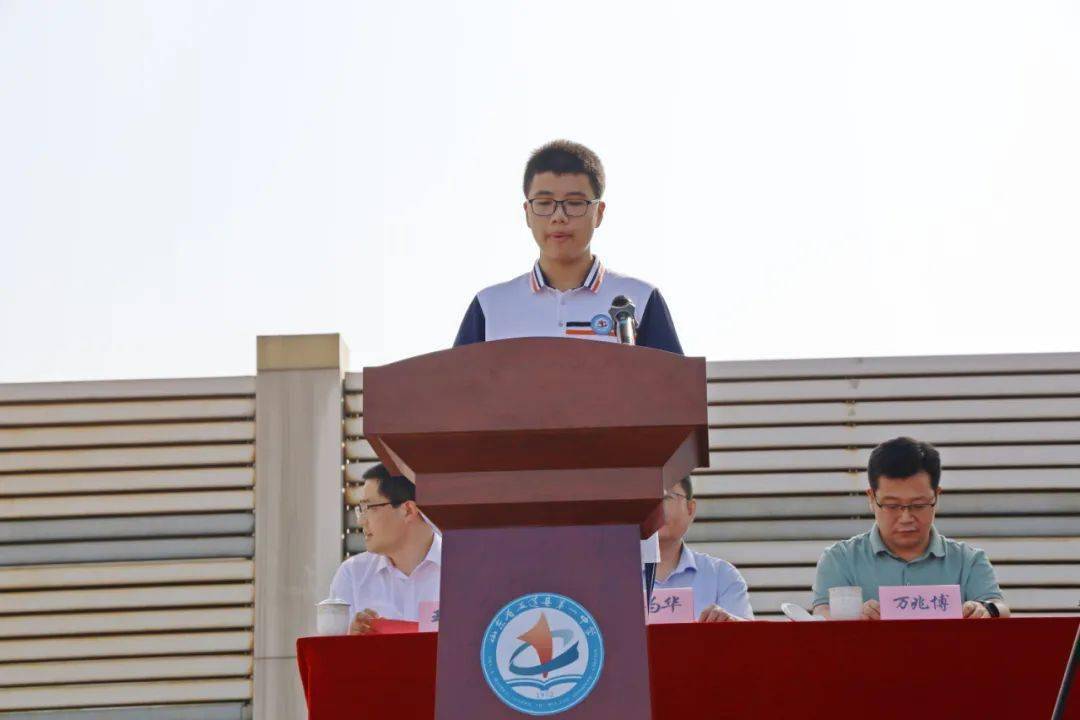 五莲一中举行2022级新生开学典礼暨教师节表彰大会