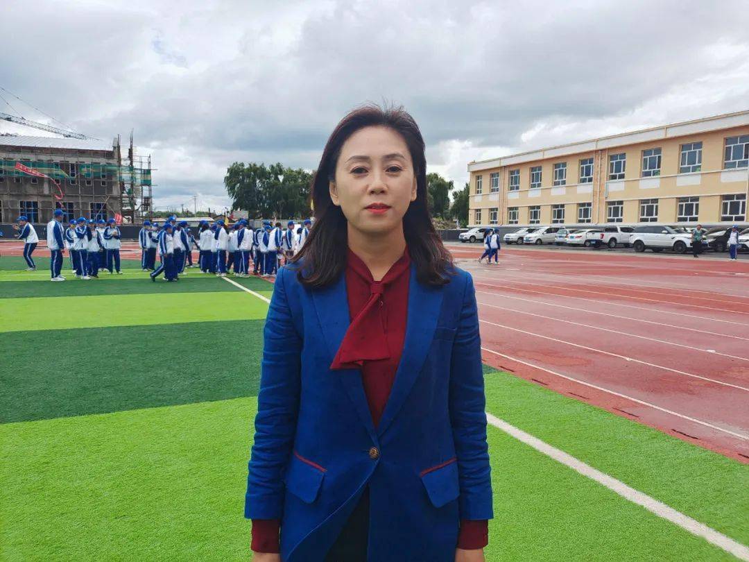 宝清一中七年五班班主任 冯成成:多年来,我校一直重视新生开学军训