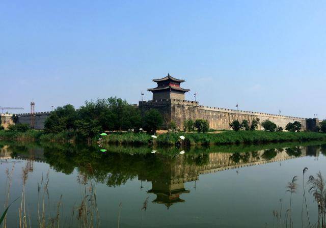 滄州發展史很古老的古城牆
 ，舊石器時代有2600十多年發展史
，遊人卻十分稀疏