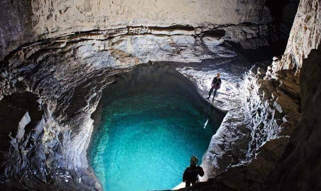 地球上“最”大的洞穴，有40层楼那么高，里面奇景应有尽有