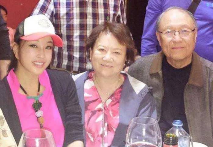 她是"太后专业户",隐藏50多年的丈夫竟是他,难怪儿子如此优秀_赵敏芬