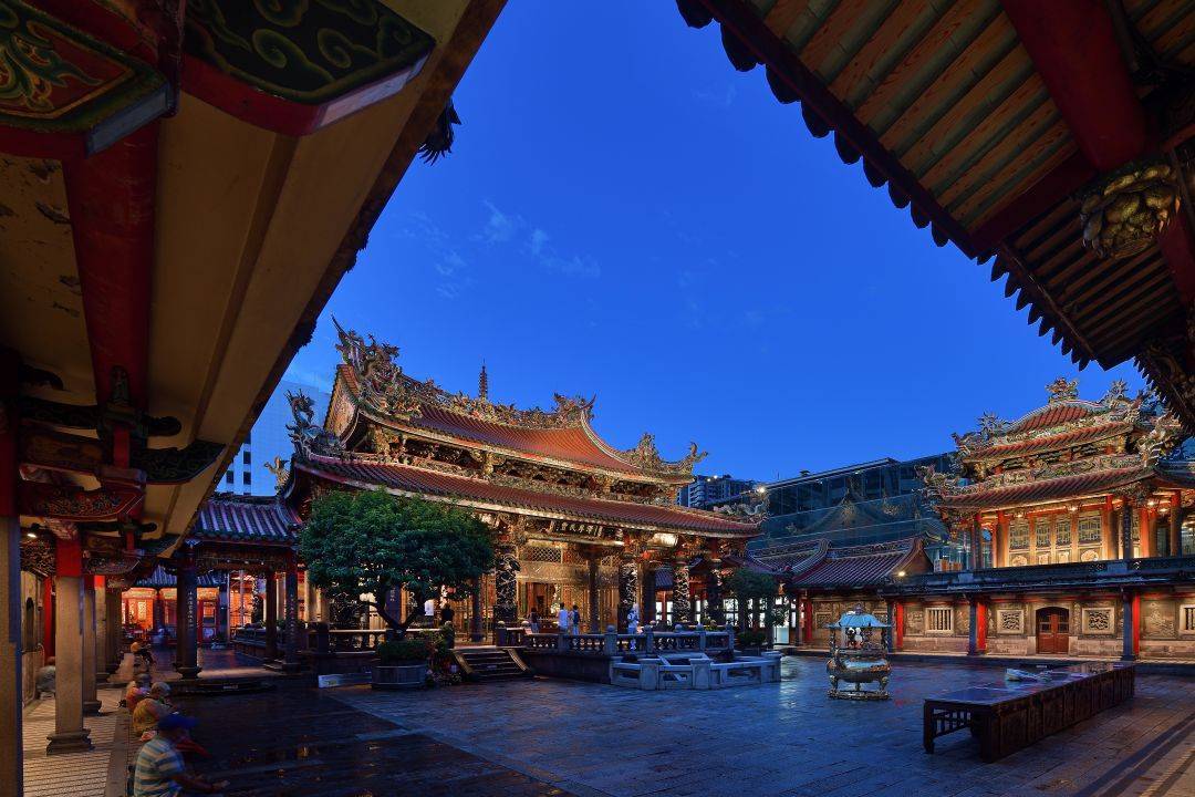 光影lab | 遇见光影里的龙山寺,看艋舺的回溯,回归和回答_台北_照明