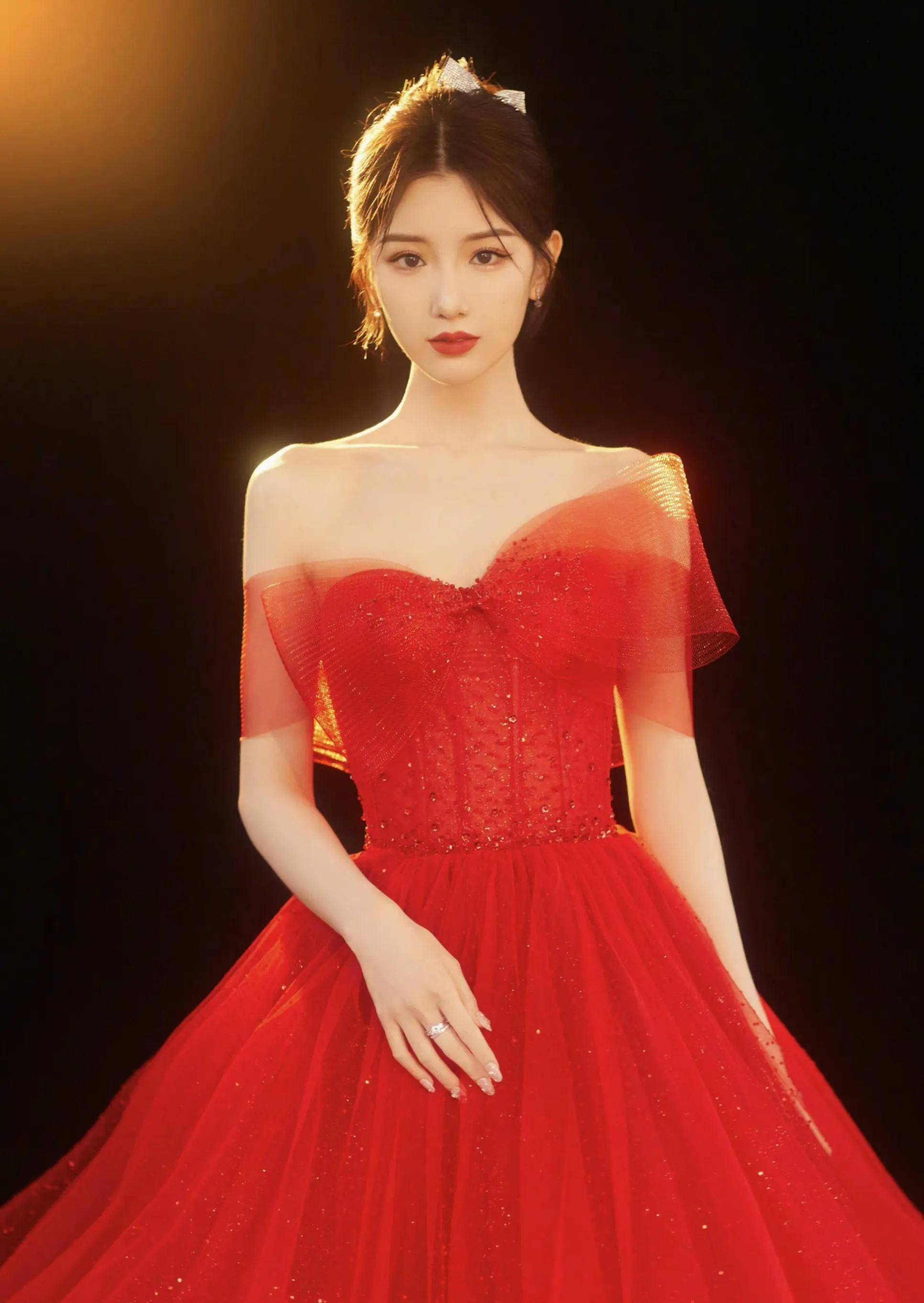 女明星毛晓彤时尚写真:冰肌玉骨,如花似玉_毛晓彤_写真_时尚