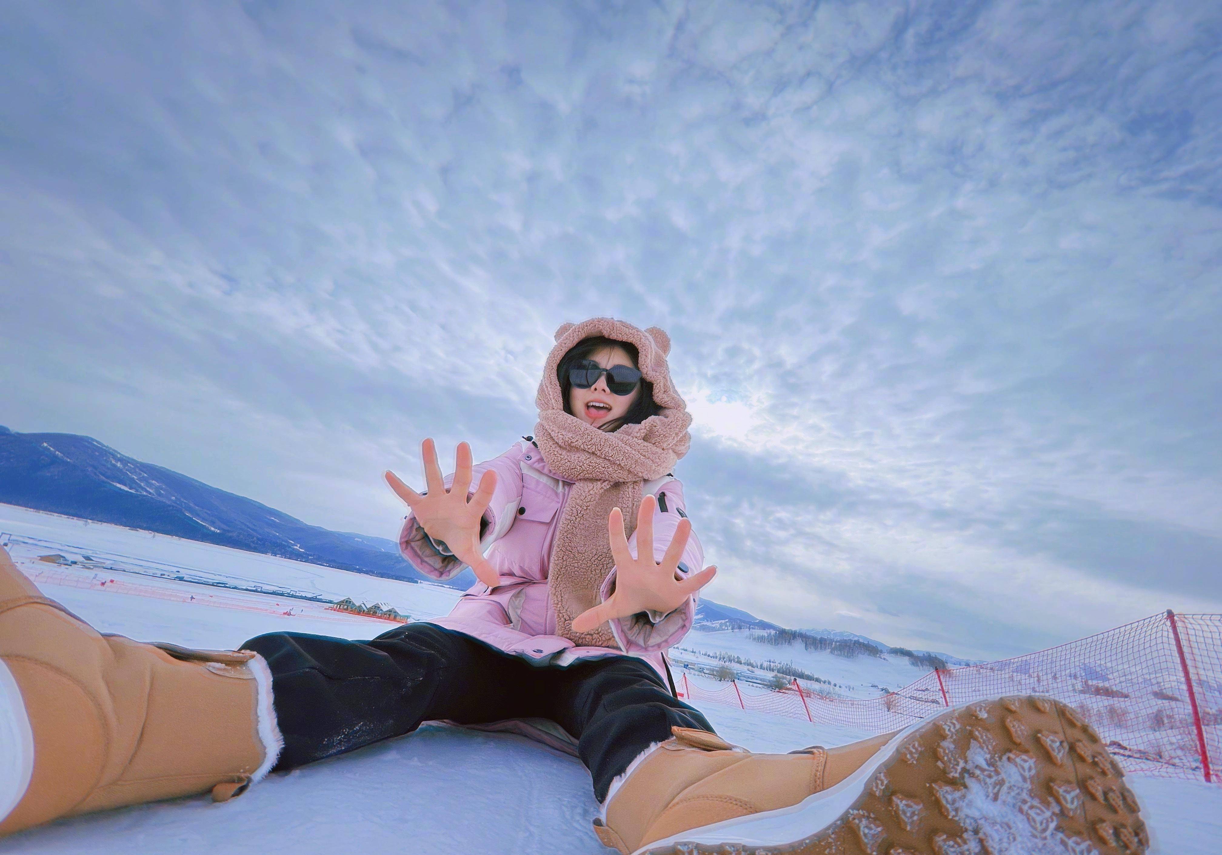 谭松韵雪地写真发布 毛茸茸的小熊帽子可爱到犯规_女孩子_羽绒服_自然