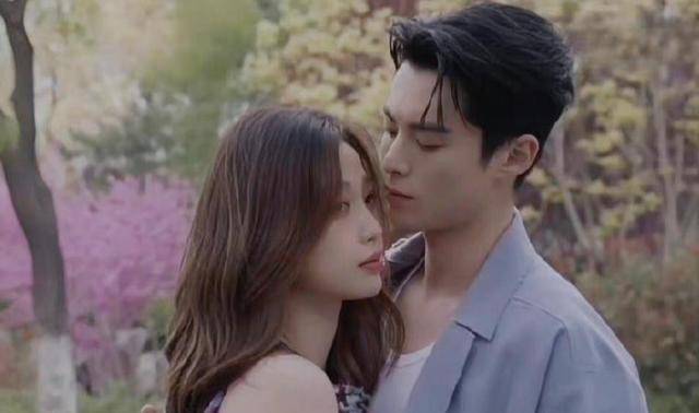 更何况,看来《甜美的咬痕》兼有漫画和动漫,受众似乎很大,但王鹤棣