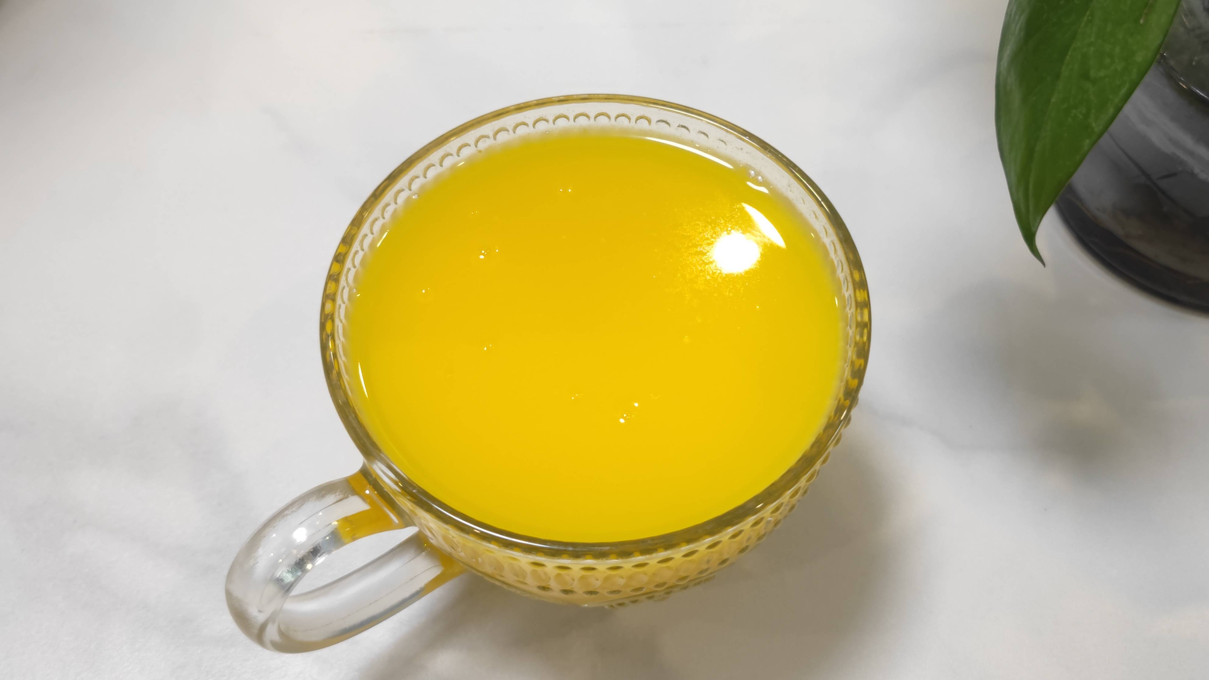 高温洗将玉米南瓜汁全部倒出,可以看见底部完全没有糊底的现象.