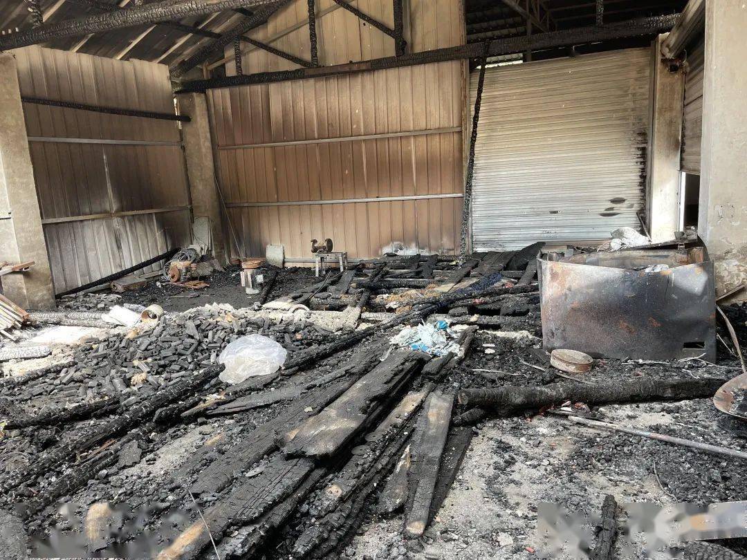 荔浦双江镇仓库火灾