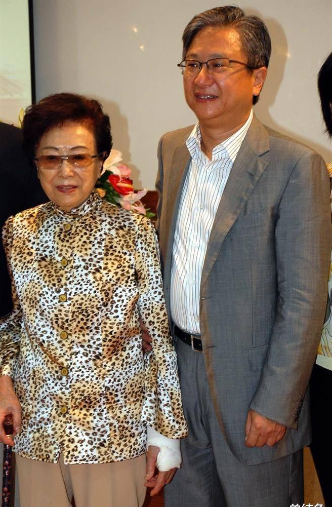 豪门婆婆吴桂兰:嫌弃儿媳身份低不让上桌,她帮夫创业成百亿新豪门_彭