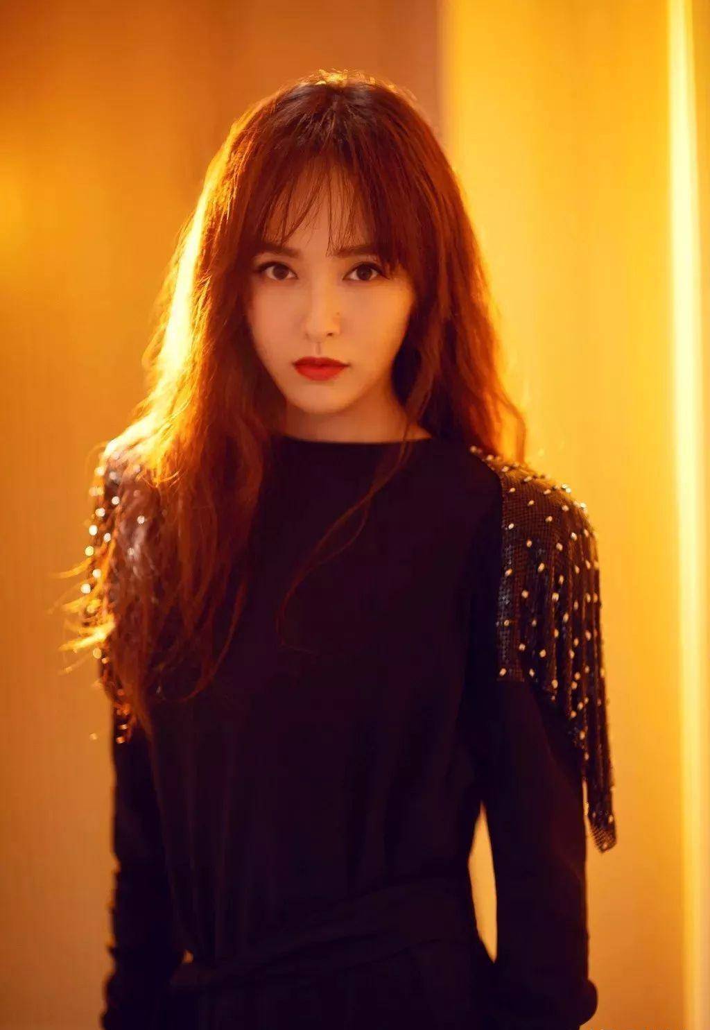 热巴重回颜值巅峰,剪新刘海变身人间芭比,真是换刘海如换脸吗?