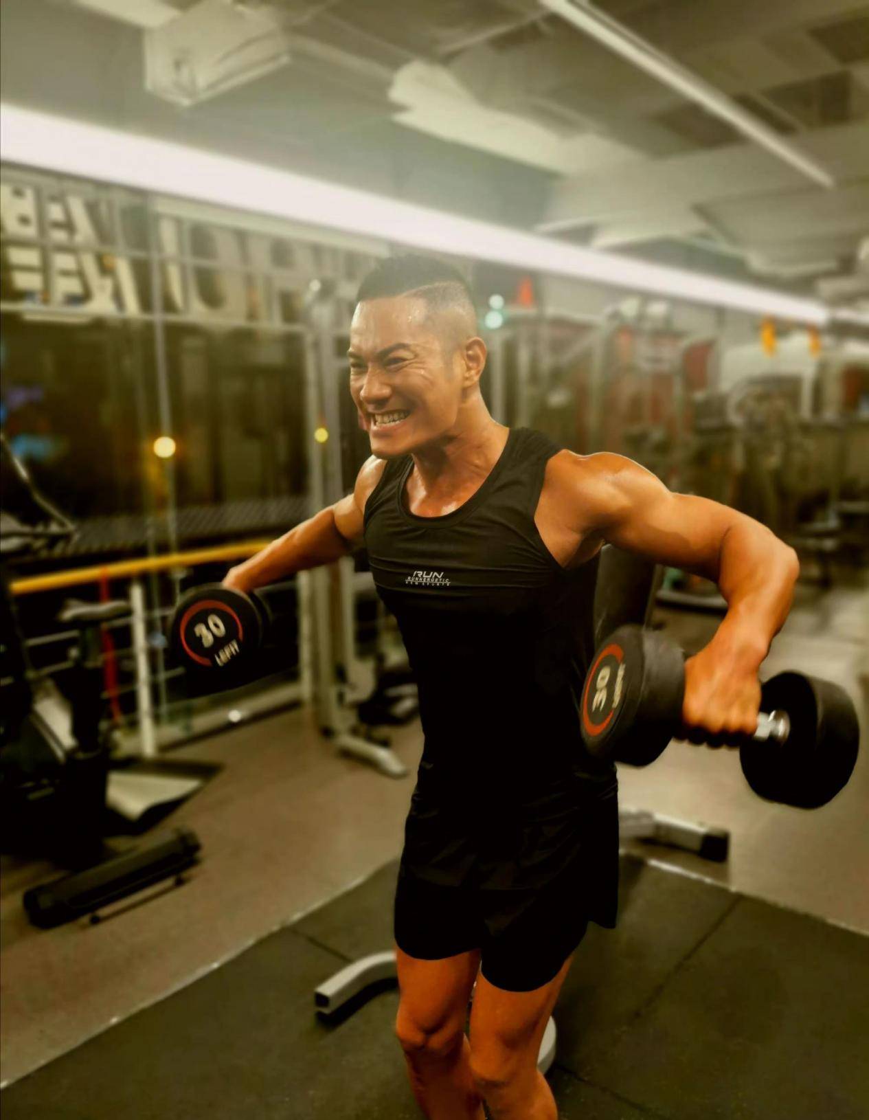 港星黄竣锋遇袭被砍三刀急送医!_奇象网