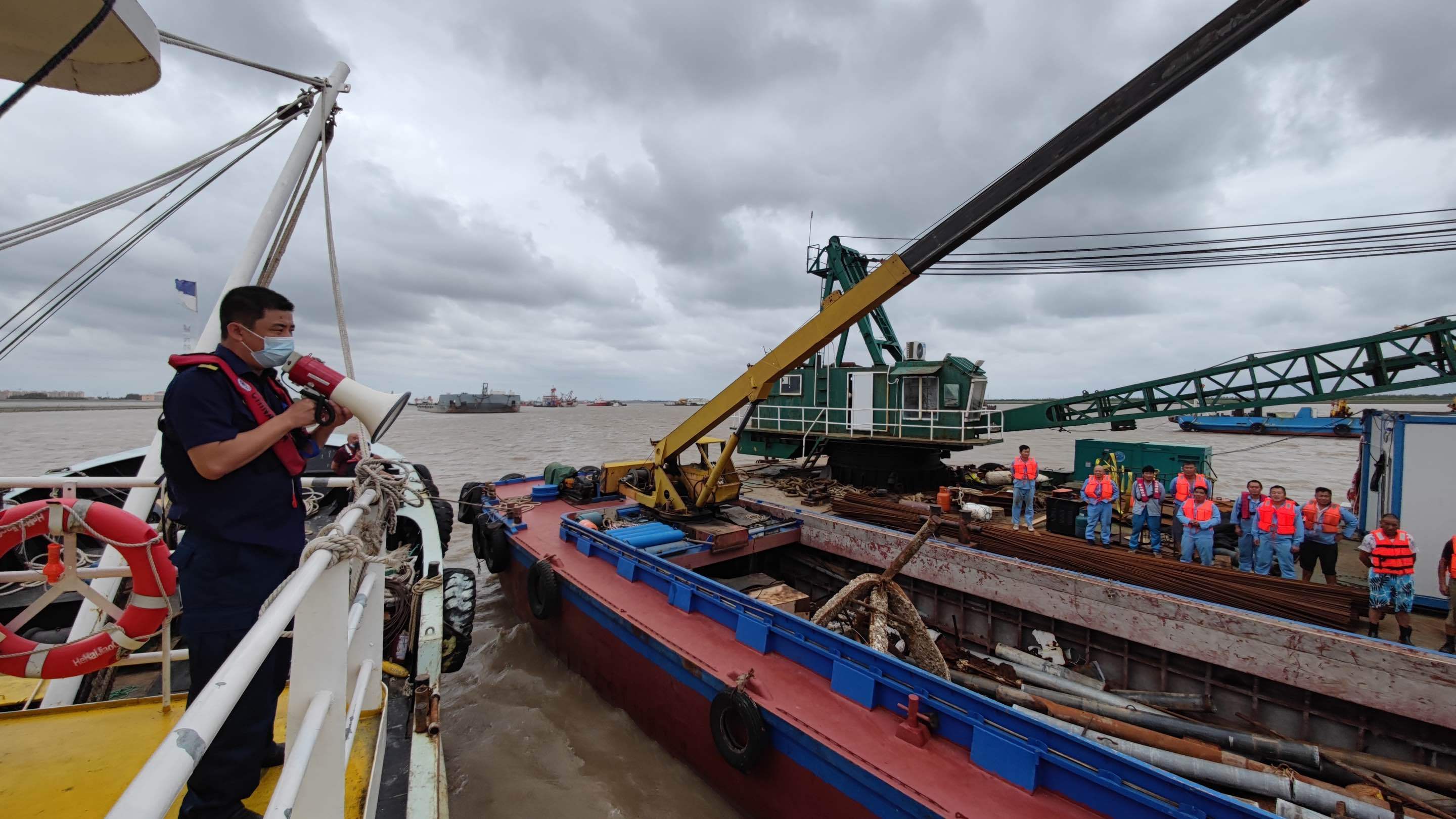 武汉阳逻港年出入境船舶首破“百艘次大关”