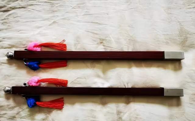 民国时,有种乞丐会变"鸳鸯棒"的魔术,想知道秘密只有往外掏钱_肖六