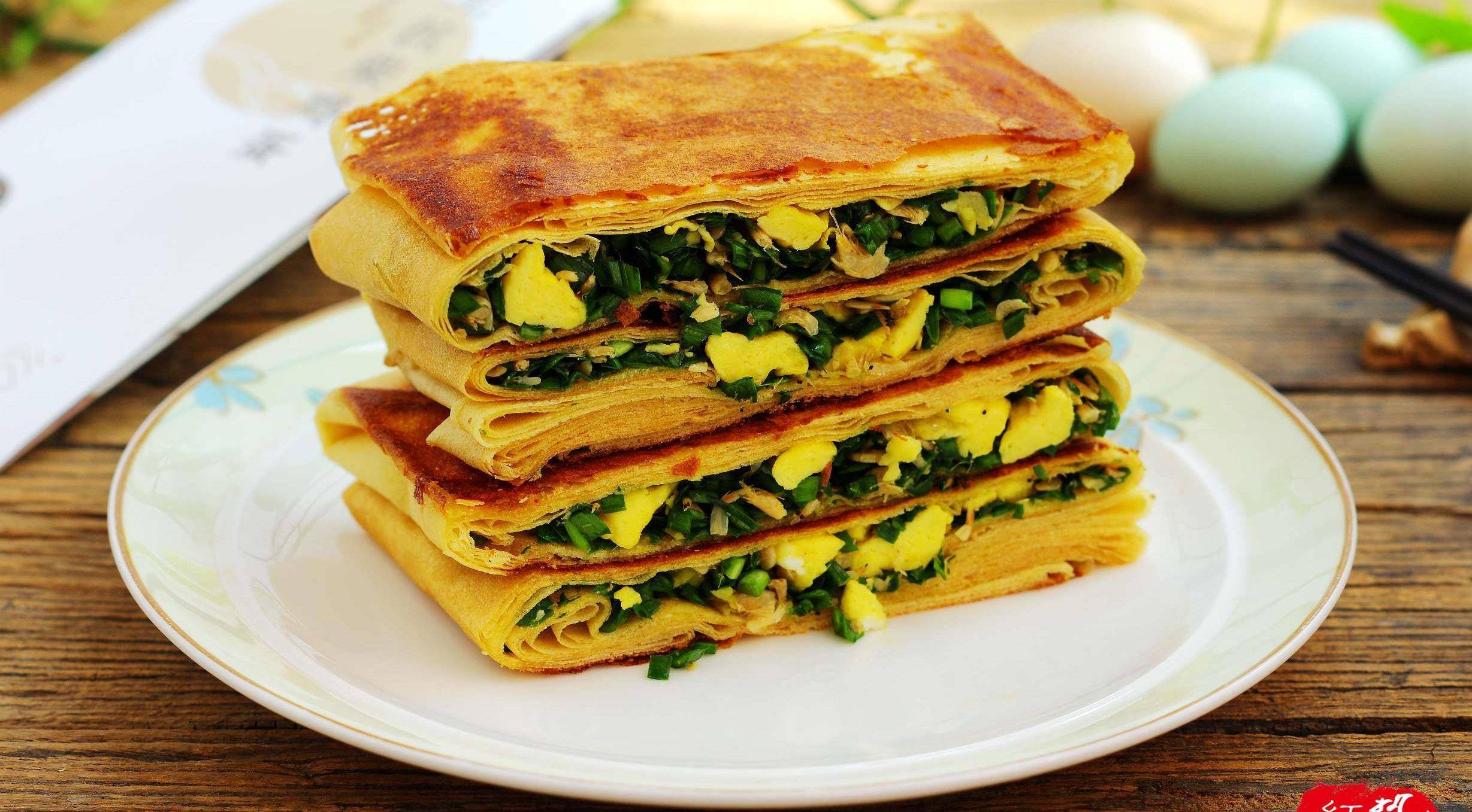 东北朋友教我做的煎饼盒子,外皮酥脆内馅儿鲜嫩,从做到吃十分钟_韭菜