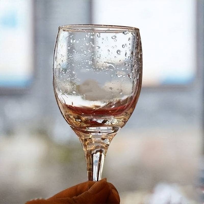 鉴别酱香酒的最好方法是空杯闻香_挥发_茅台镇_品质