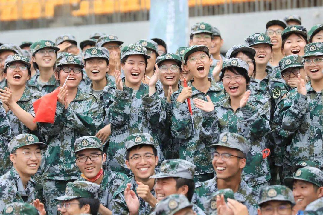 张成德军训团七连连长,曾服役于中国人民解放军65651部队"比武选手用