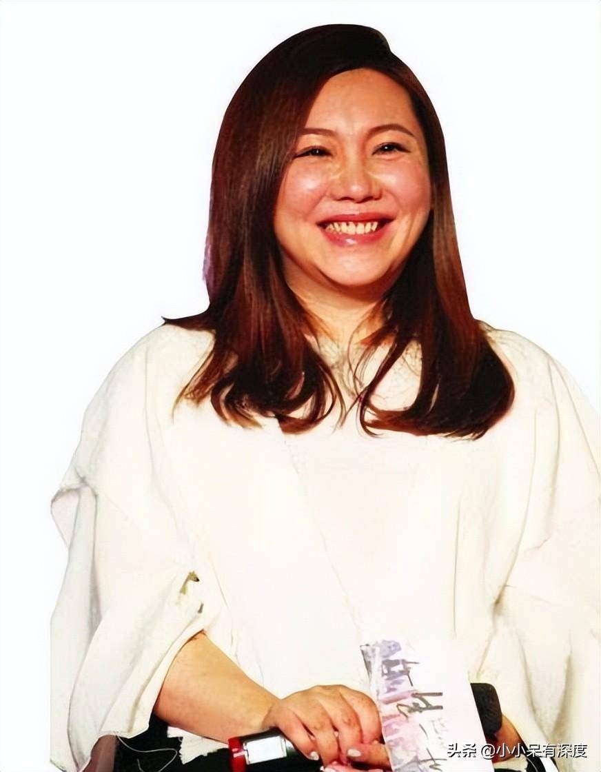 李文玲,演艺圈奶奶专业户,女儿被迫改名为邹佡,成为了一名导演_赫威