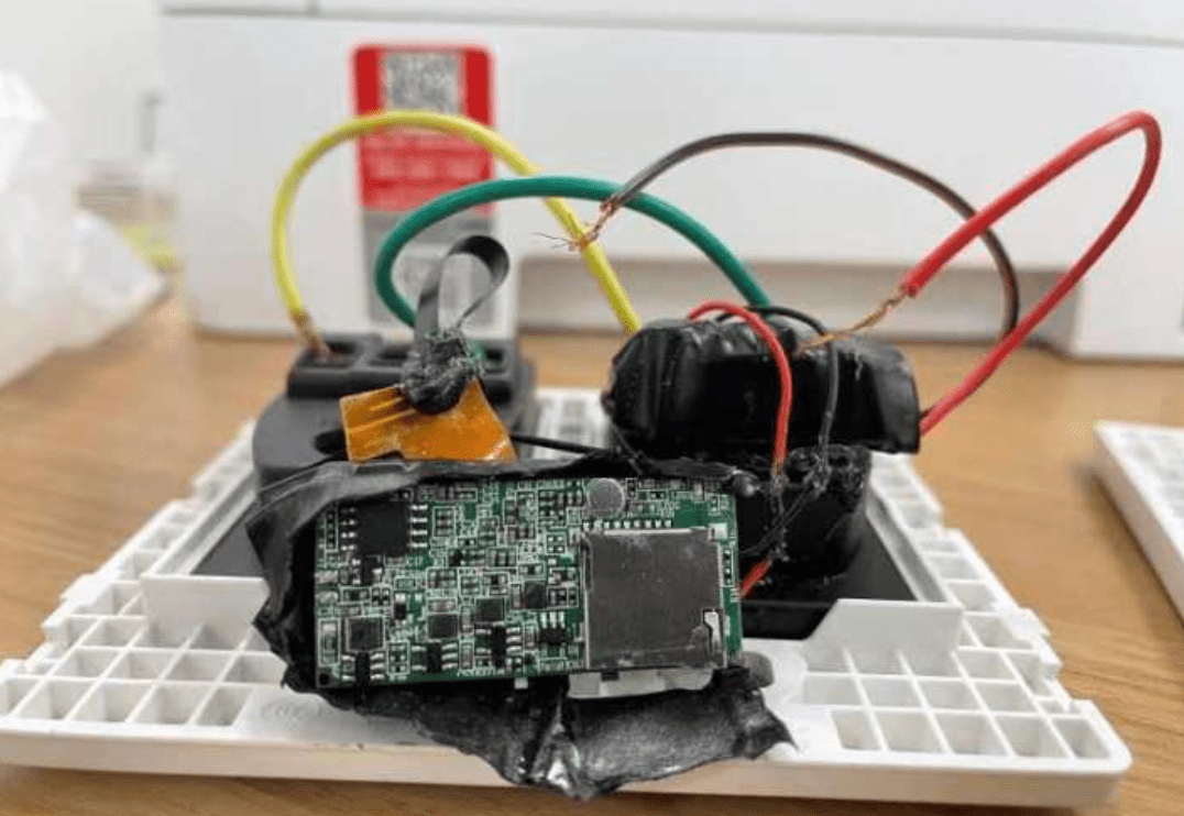 民警的发现让其后怕……_摄像头_插座_针孔