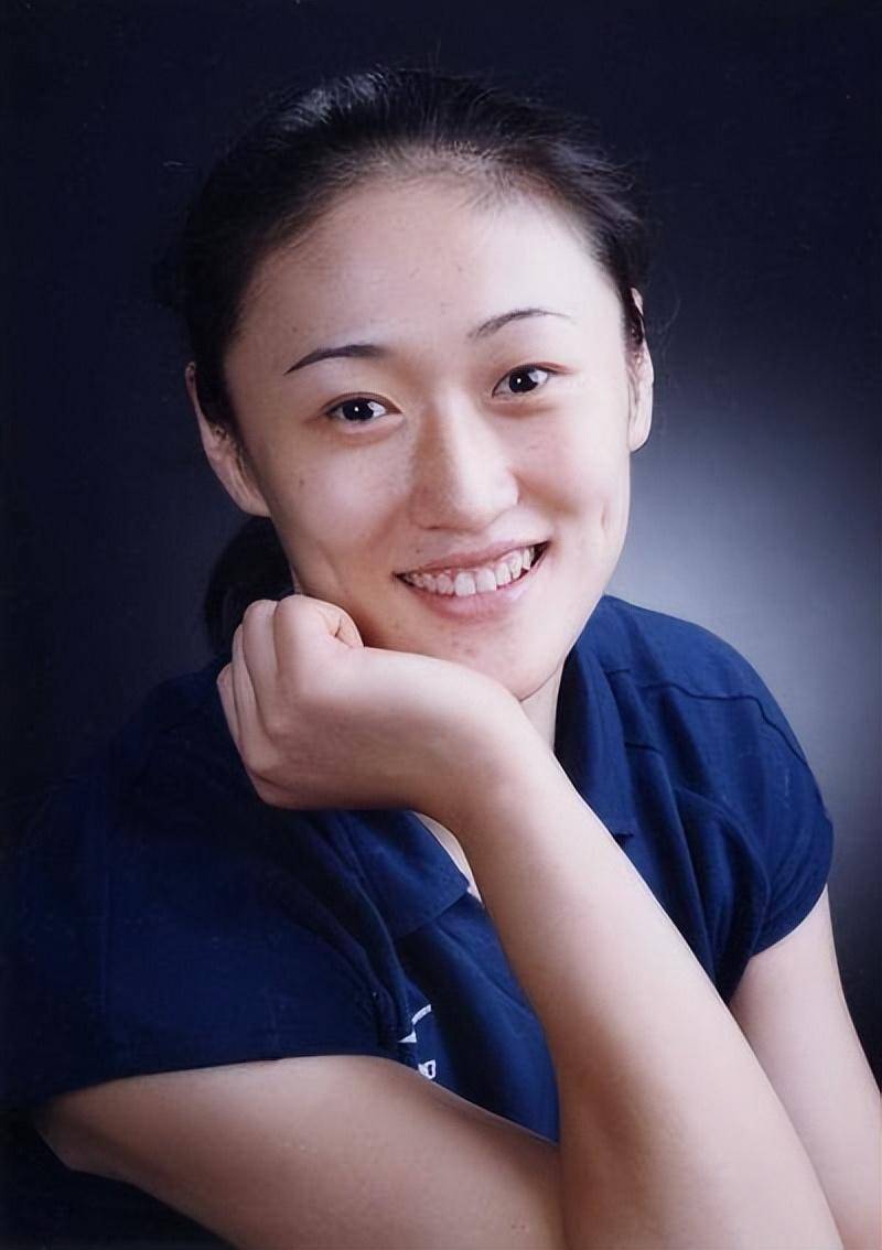 女排"黄金一代"刘亚男:雅典奥运缔造辉煌,回归家庭后幸福美满!